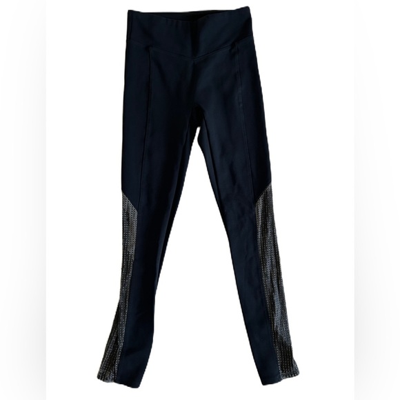 Spanx Women’s Black with Faux Leather Perforated Panel Leggings‎ Small - Picture 1 of 11